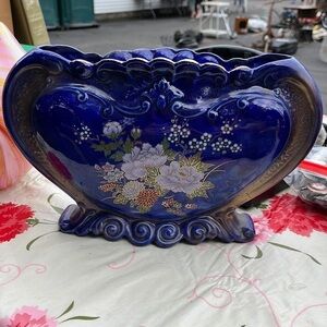 Albertas Vintage Vase hand painted